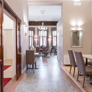 https://hotel-palazzo-martinelli-dolfin.hotelinveneto.com