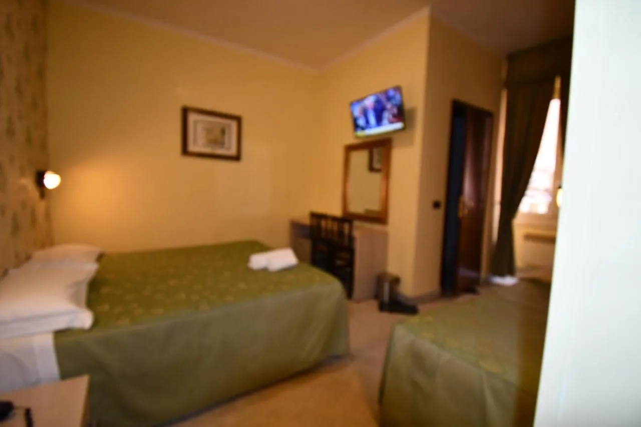 Hotel Ferrarese Rome