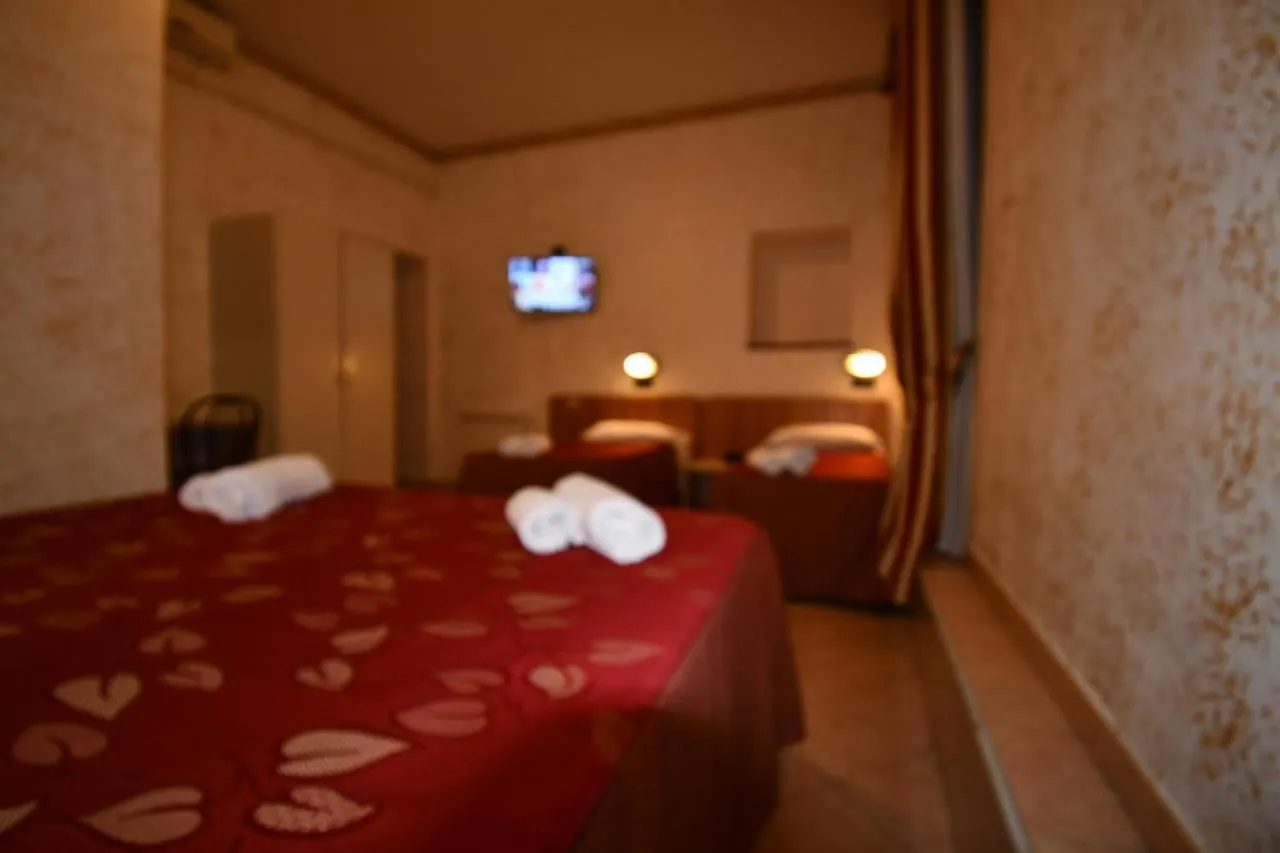 Hotel Ferrarese Rome